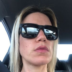 Meet your Posher, Carrie